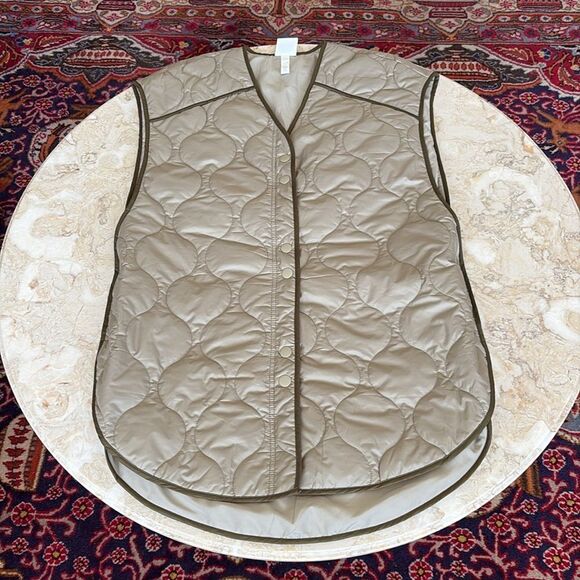H&M Water Repellent Long Oversized Quilted Vest - Picture 10 of 11